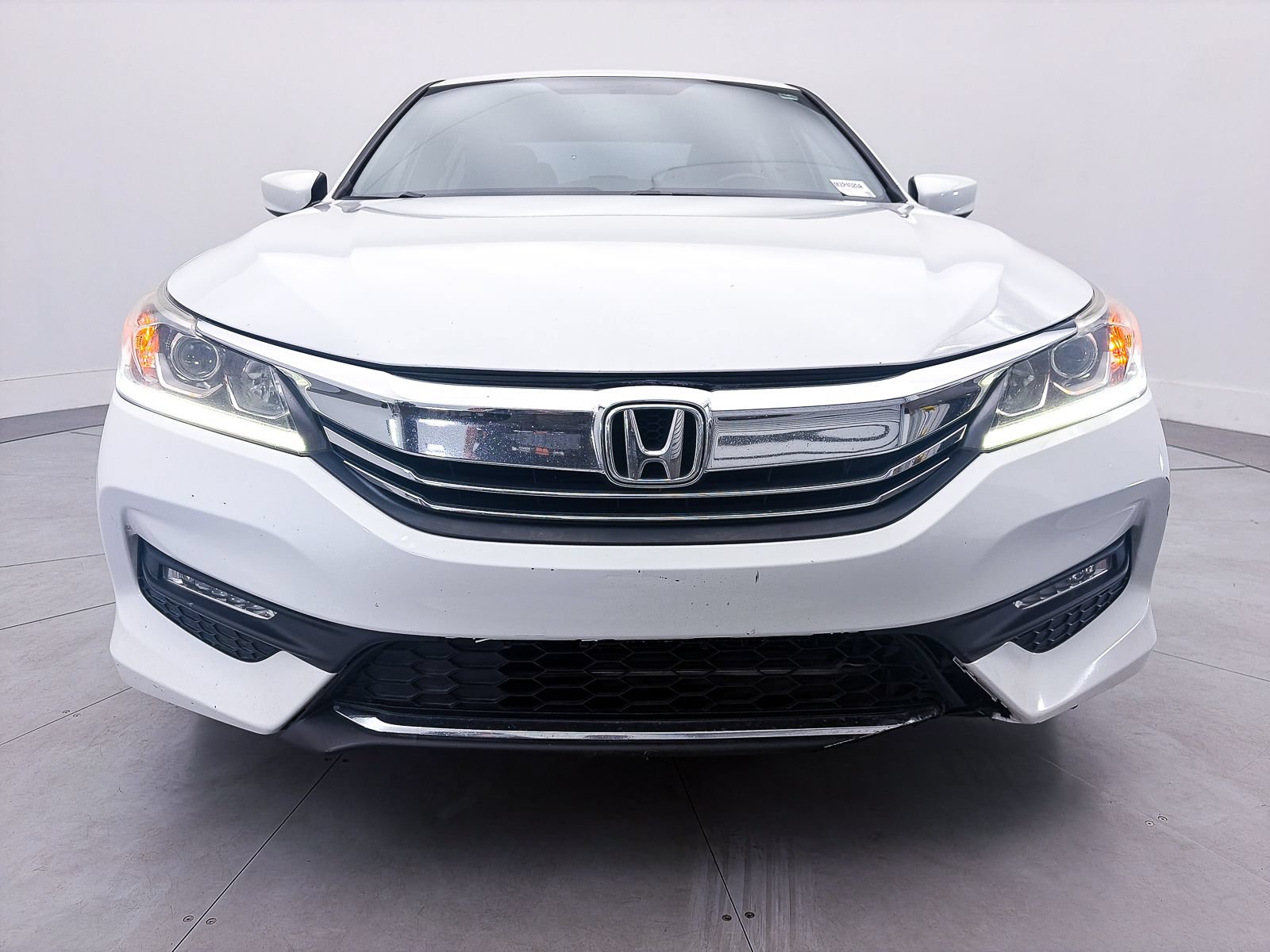 Used 2016 Honda Accord Sport image 2