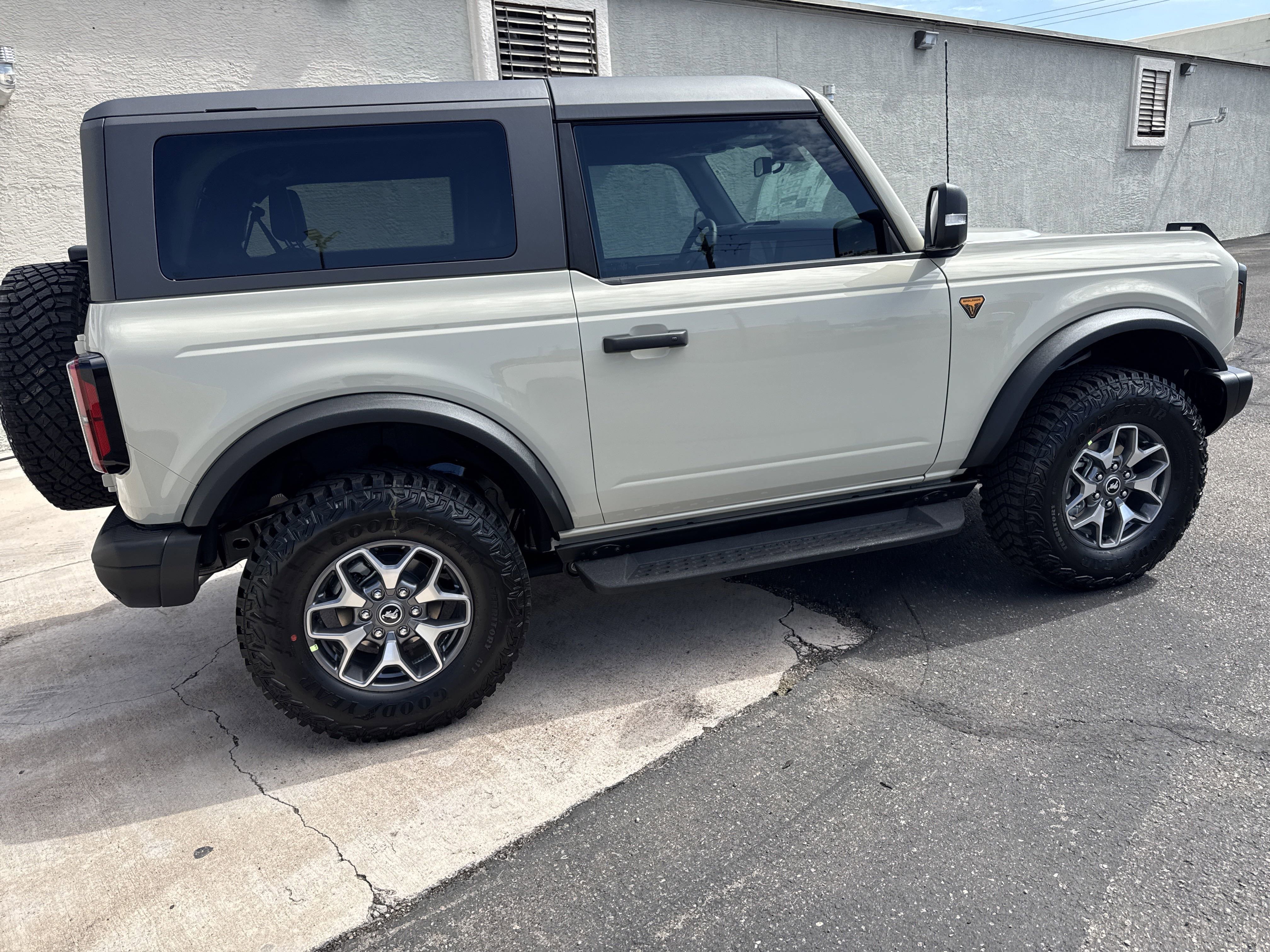 New 2025 Ford Bronco Badlands image 8
