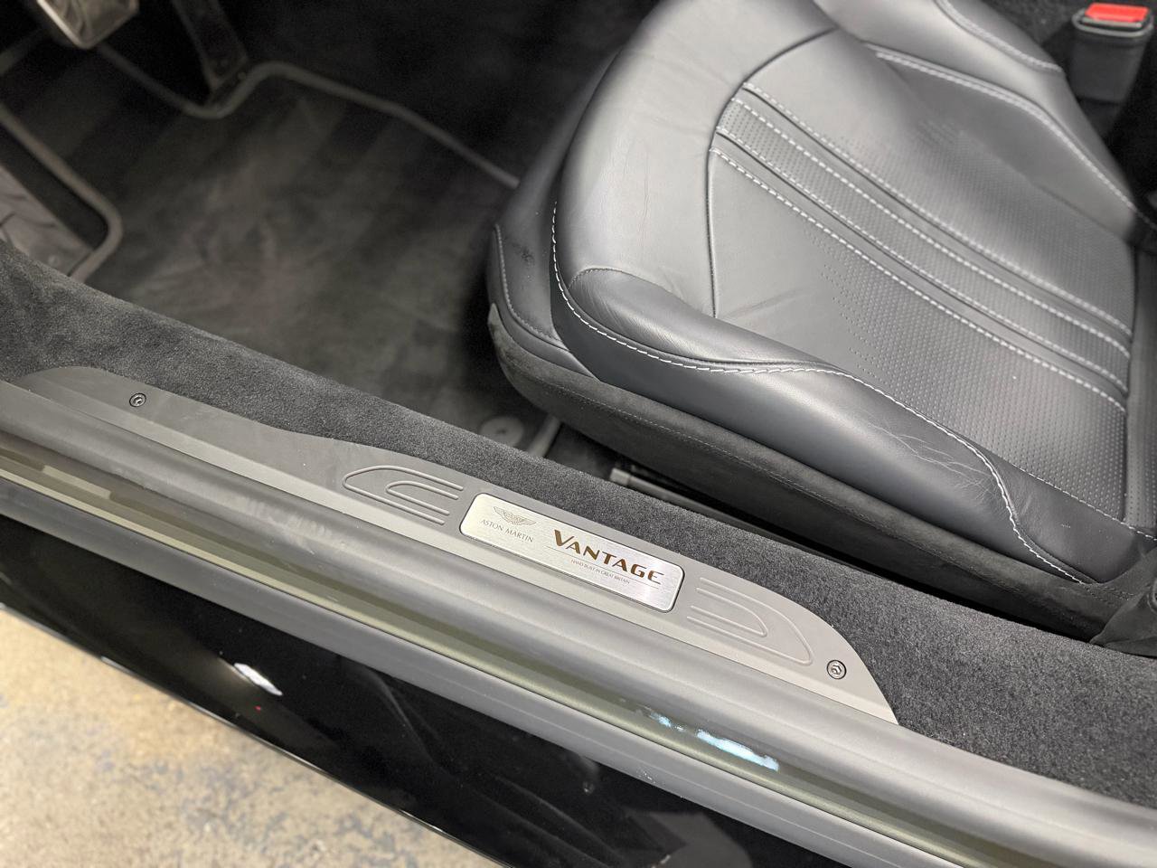 Used 2023 Aston Martin V8 Vantage Roadster image 14