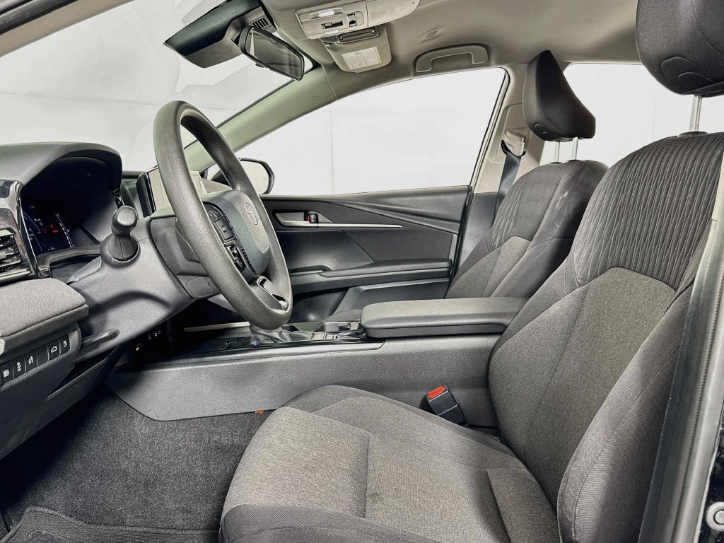 Used 2025 Toyota Camry LE FWD image 10