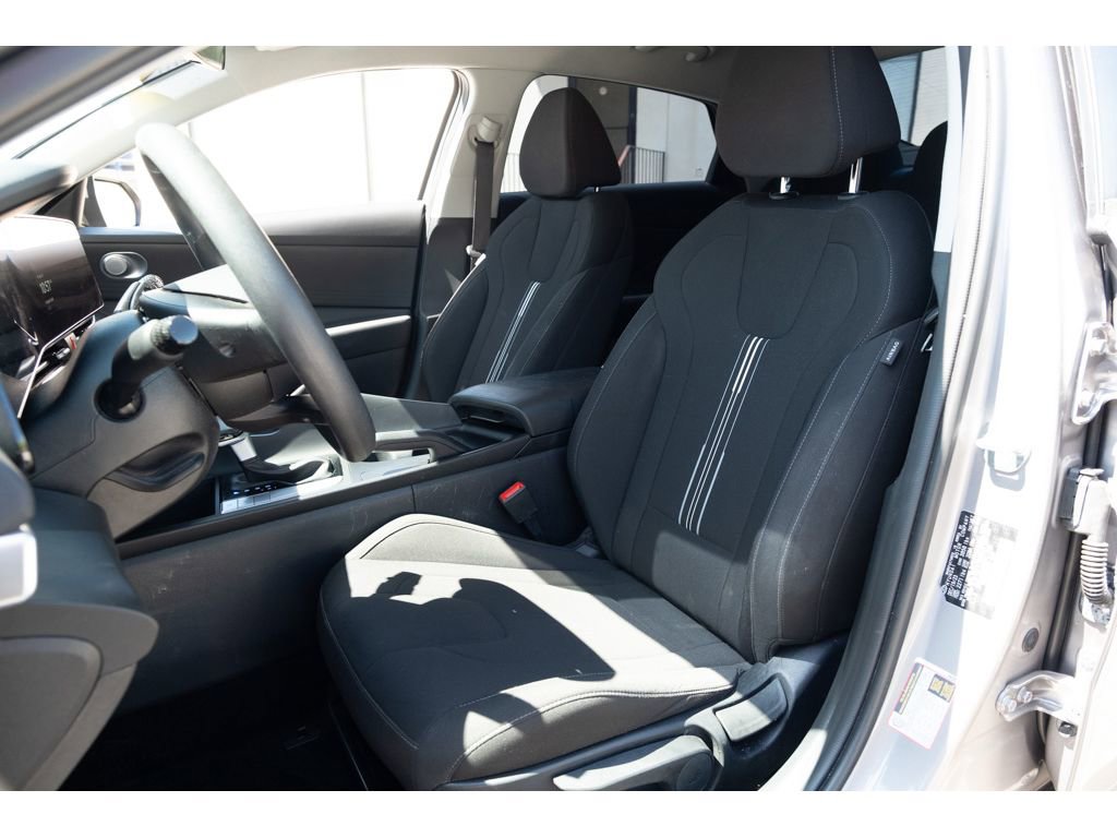 Used 2024 Hyundai Elantra SEL image 12