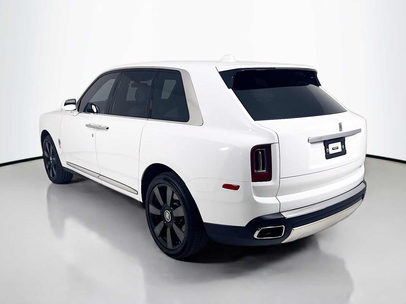 Used 2021 Rolls-Royce Cullinan AWD/4WD image 2