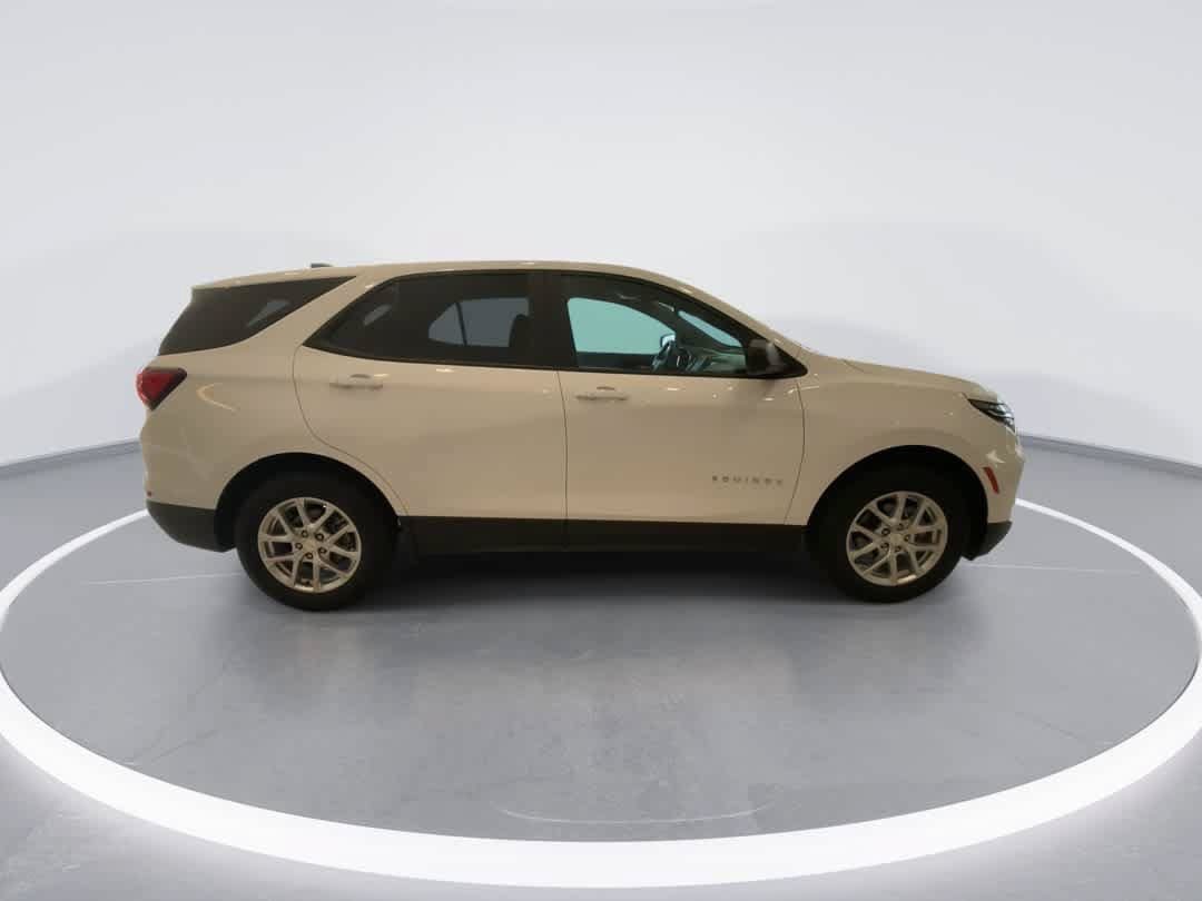 Used 2022 Chevrolet Equinox LS w/ LS Convenience Package AWD/4WD image 9