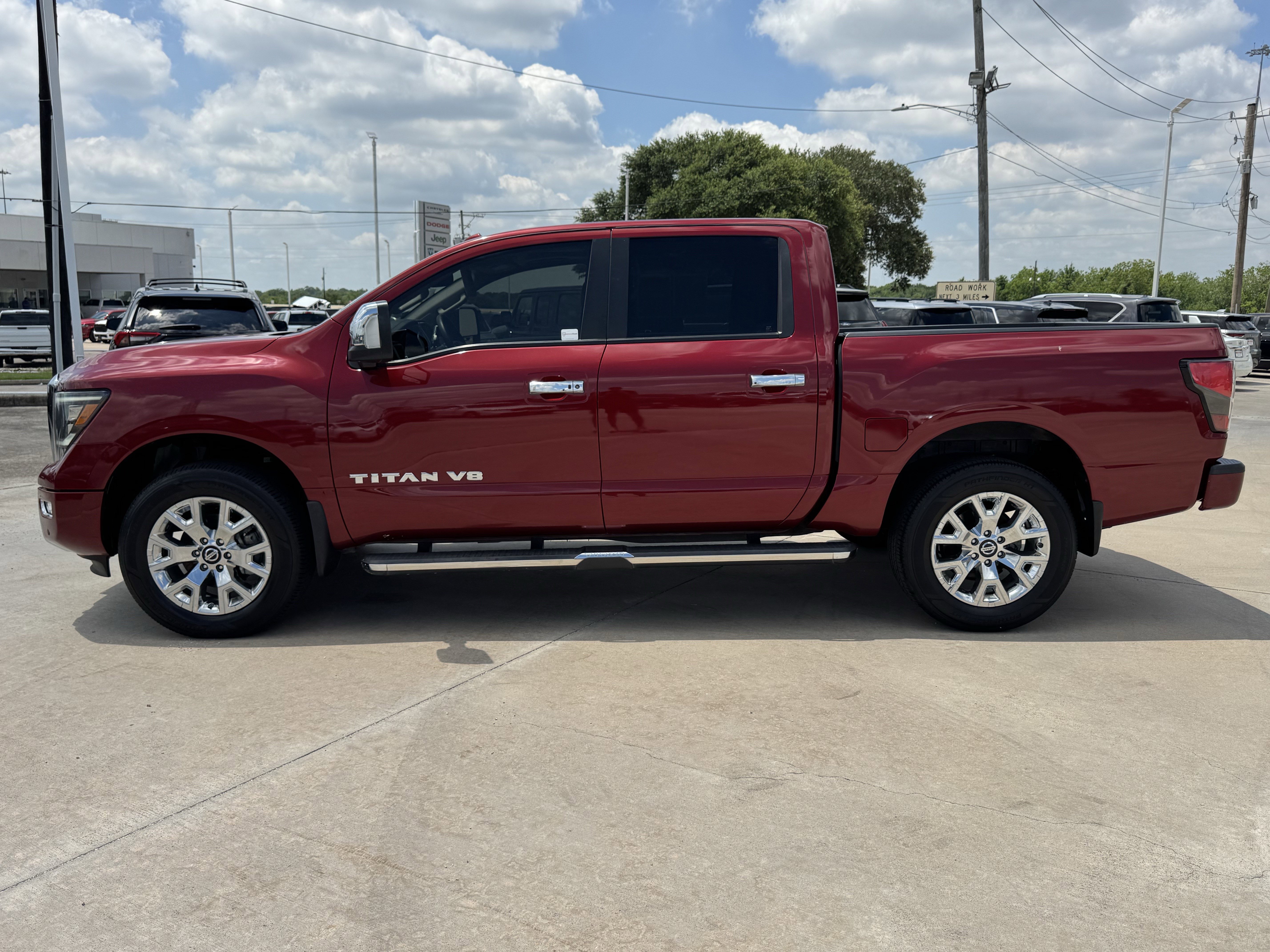 Used 2020 Nissan Titan SL w/ Moonroof Package AWD/4WD image 7