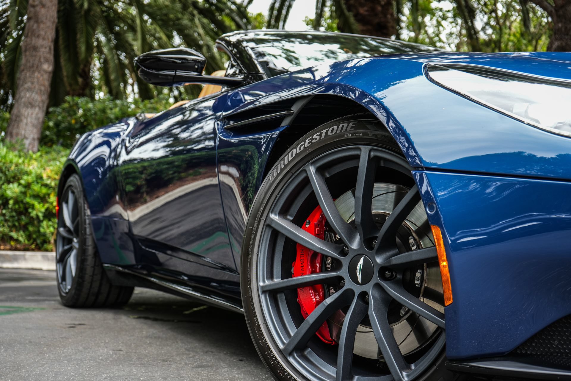 Used 2023 Aston Martin DB11 Volante RWD image 43
