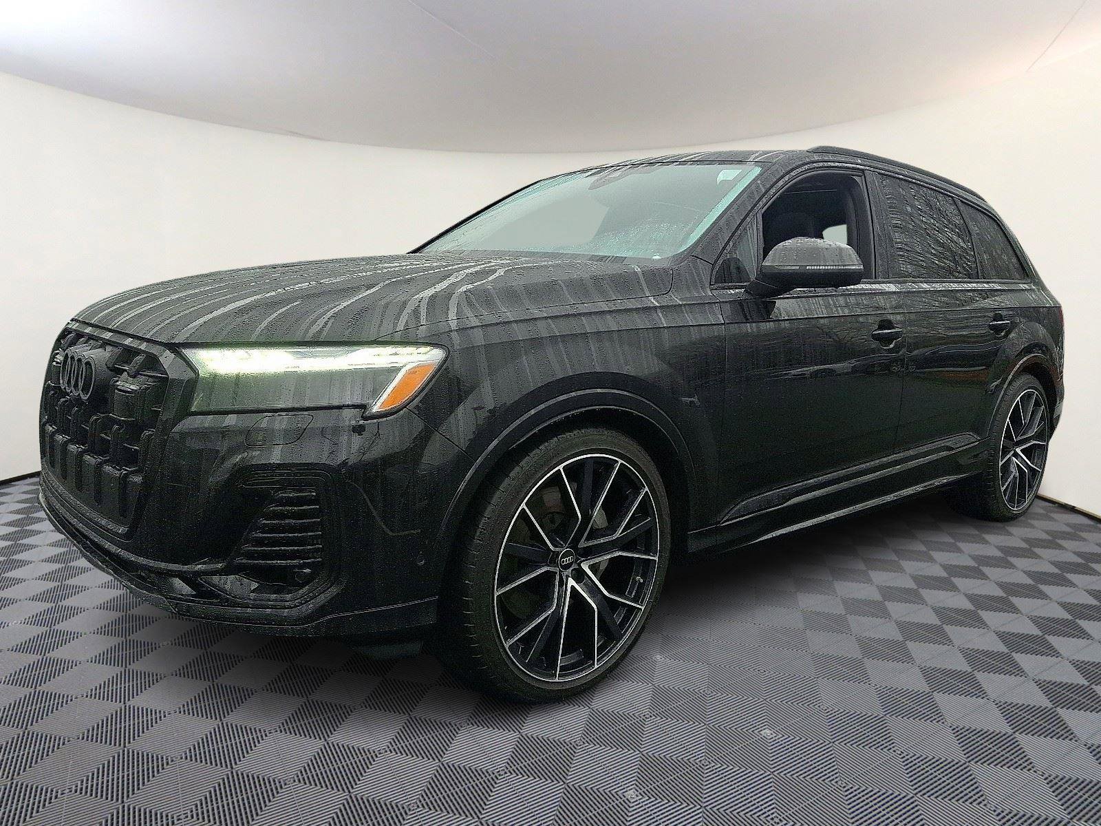 Certified 2025 Audi Q7 3.0T Prestige w/ Prestige Package image 3