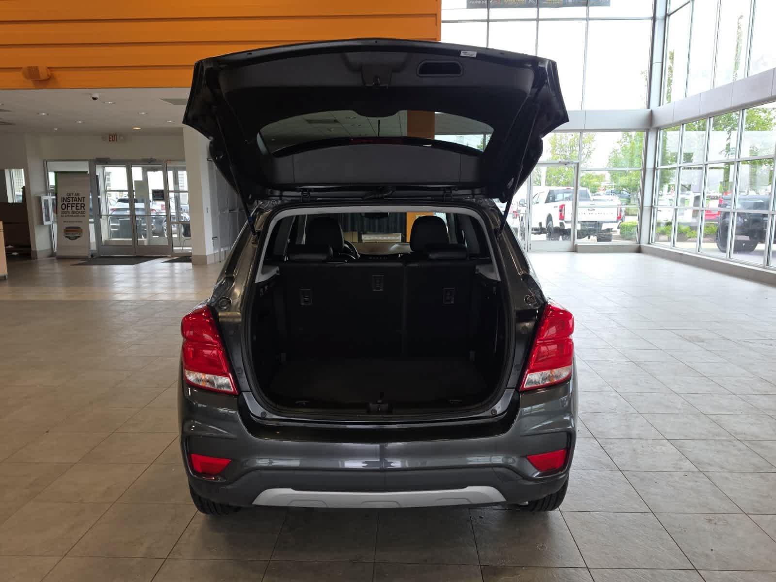 Used 2020 Chevrolet Trax LT w/ LT Convenience Package FWD image 8