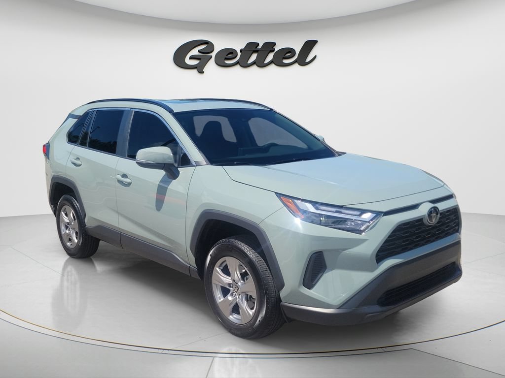 Used 2023 Toyota RAV4 XLE w/ Convenience Package FWD image 3