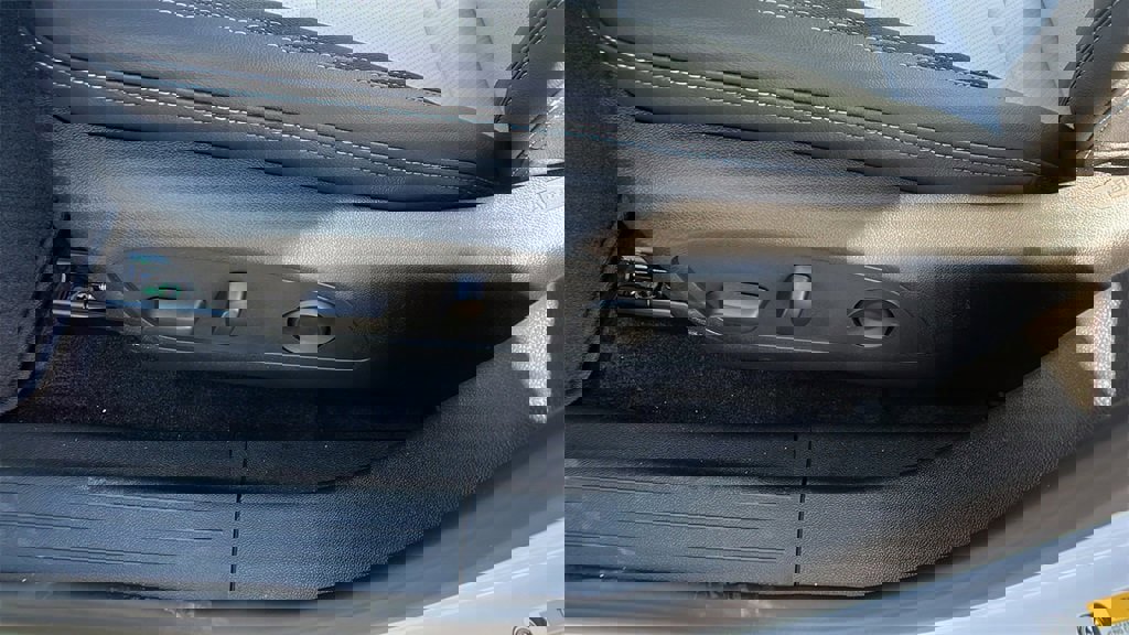 New 2026 Chevrolet Equinox EV LT image 15