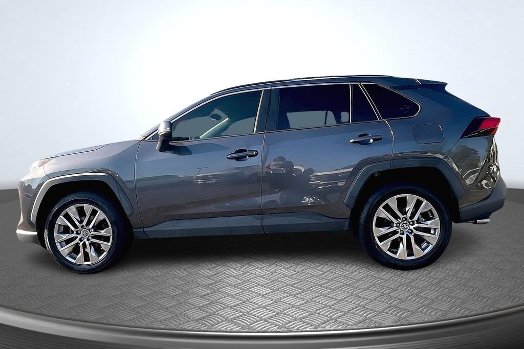 Used 2020 Toyota RAV4 XLE Premium FWD image 8