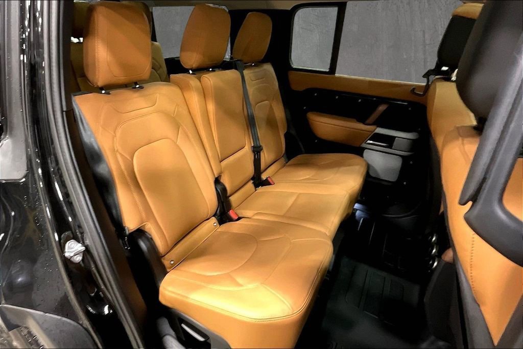 Used 2024 Land Rover Defender 130 S image 25