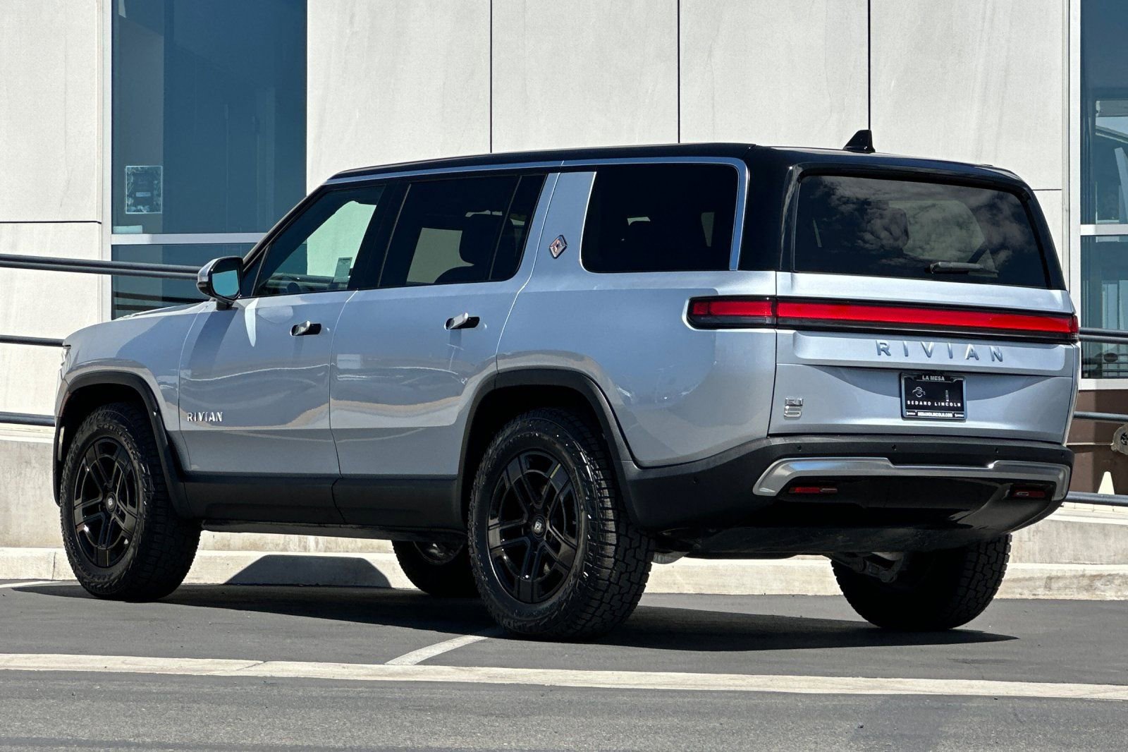 Used 2024 Rivian R1S Adventure image 5