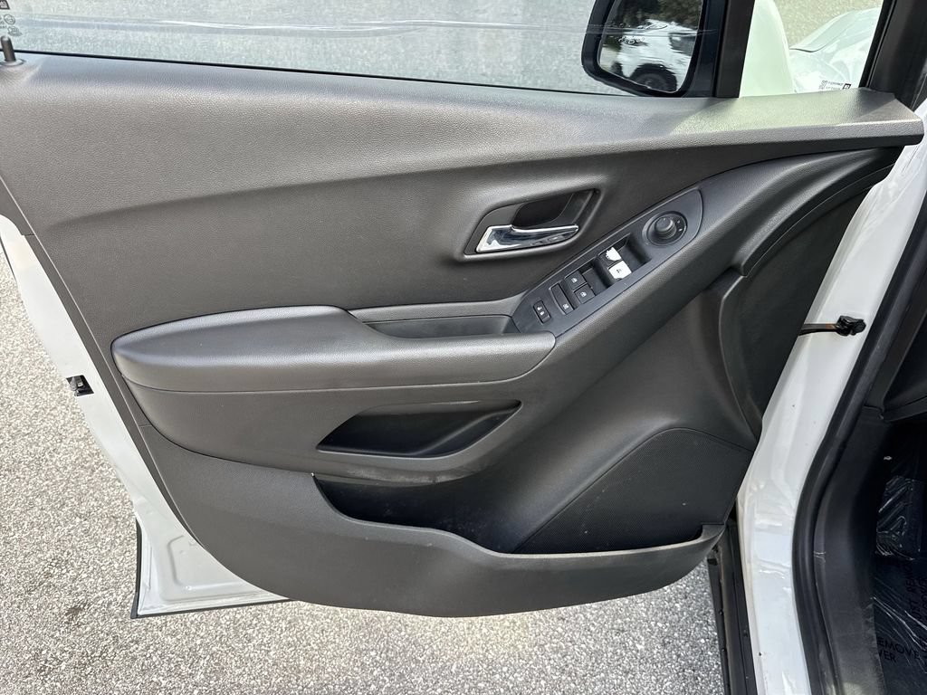 Used 2019 Chevrolet Trax LT w/ LT Convenience Package FWD image 38