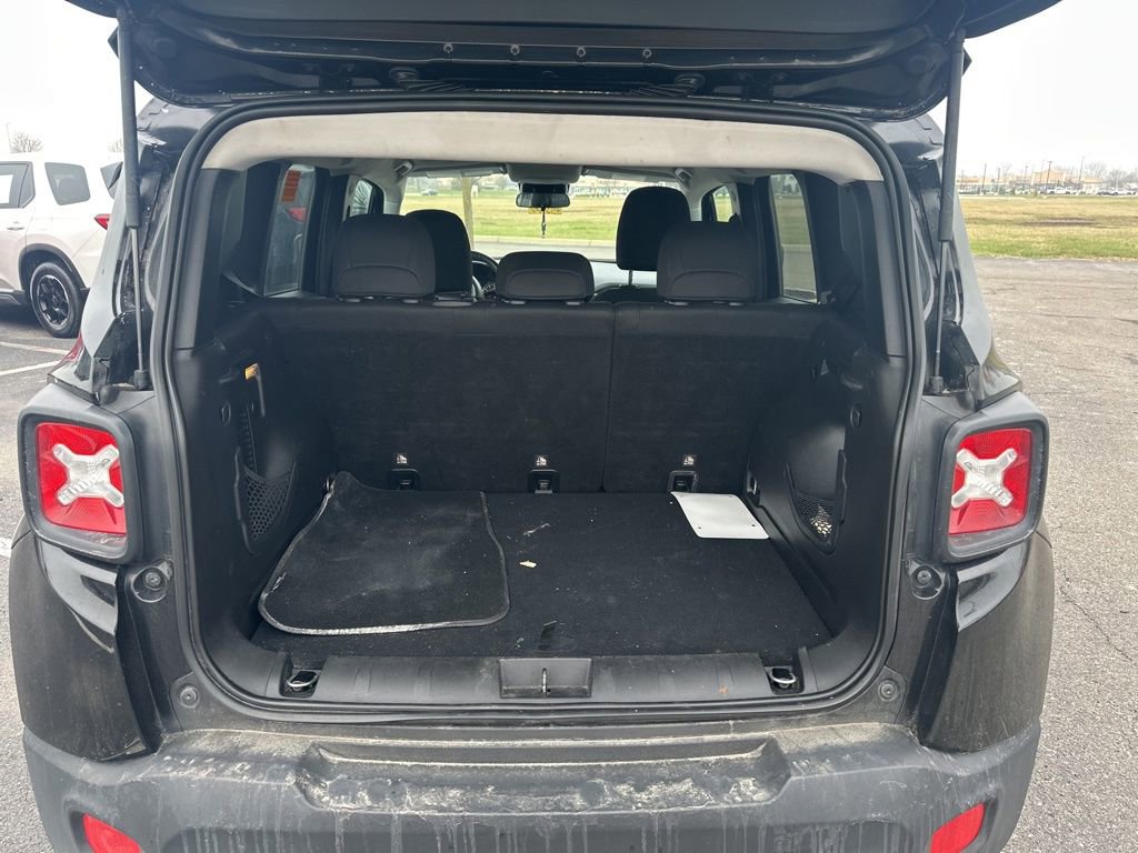 Used 2018 Jeep Renegade Latitude image 9