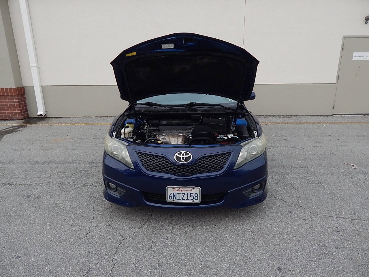 Used 2011 Toyota Camry SE w/ SE Extra-Value Pkg #1 FWD image 25