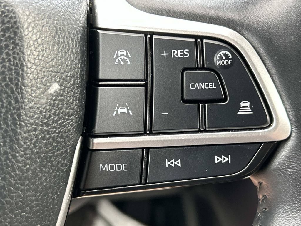 Used 2024 Toyota Grand Highlander XLE FWD image 30