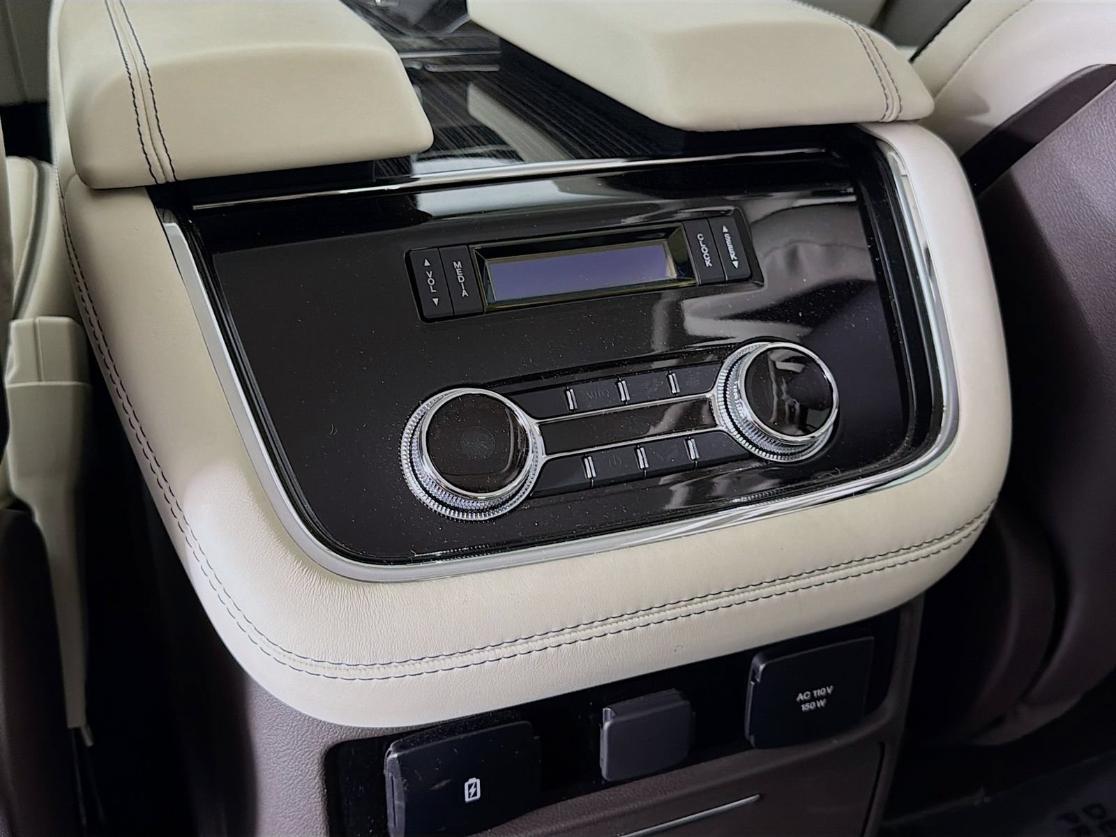 Used 2021 Lincoln Navigator Black Label w/ Cargo Convenience Package AWD/4WD image 26