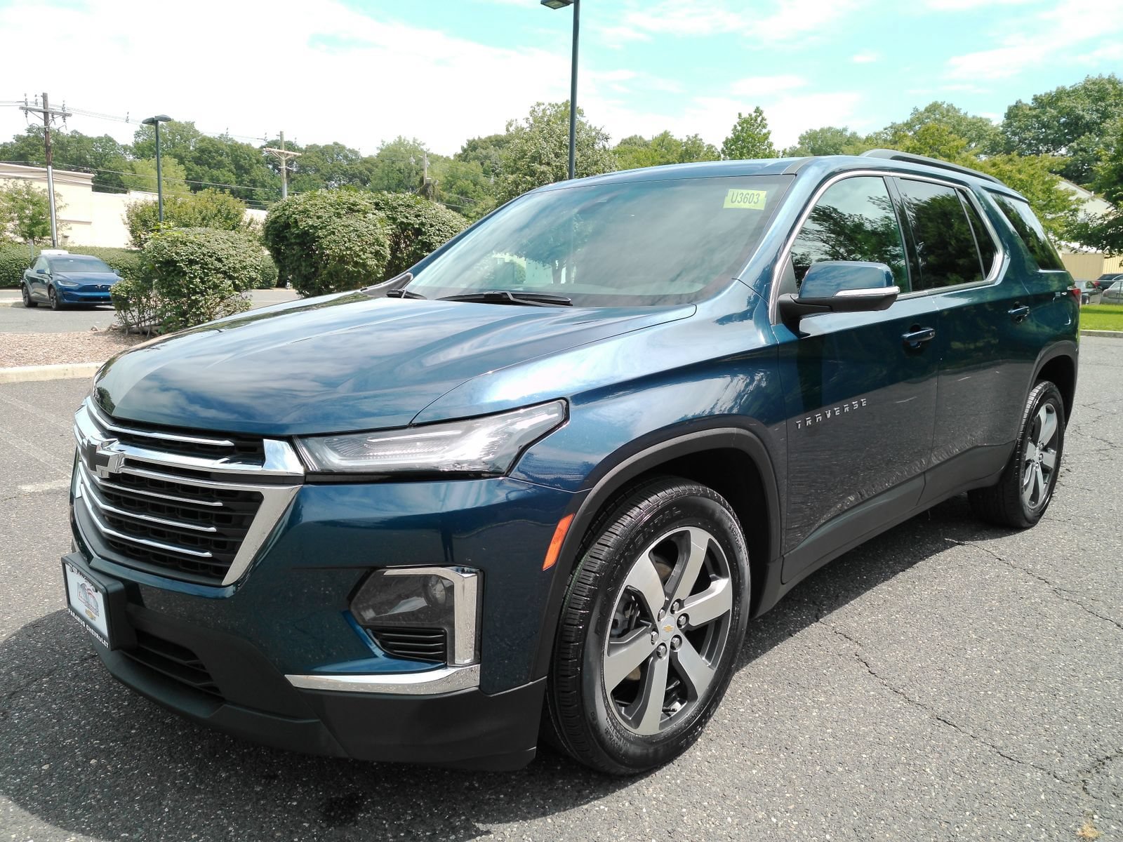 Certified 2023 Chevrolet Traverse LT w/ LT Premium Package AWD/4WD image 2