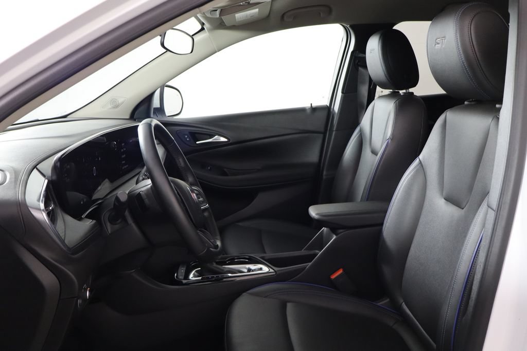 Used 2025 Buick Encore GX Sport Touring w/ Advanced Technology Package FWD image 10