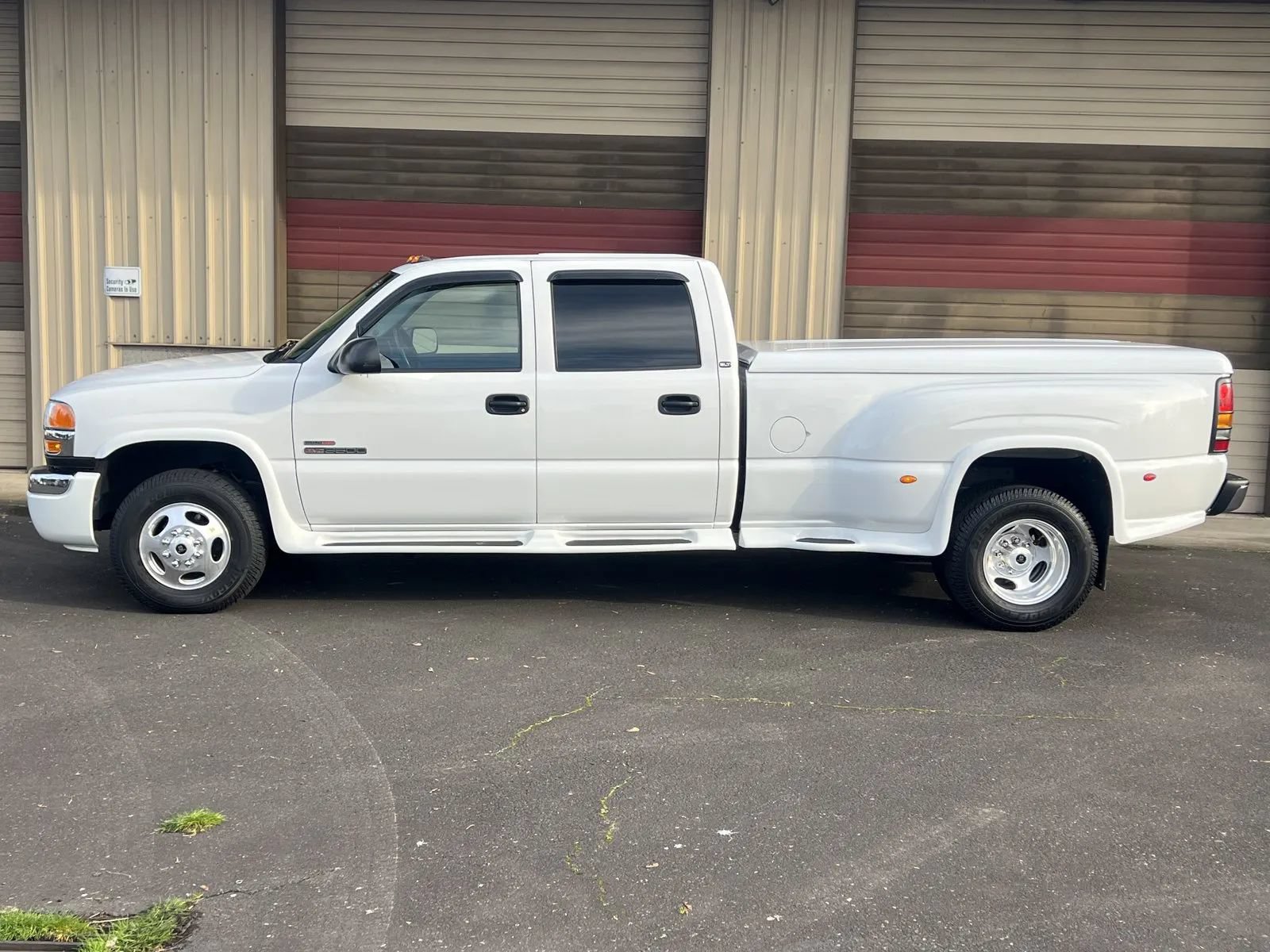 Used 2005 GMC Sierra 3500 SLT w/ Heavy-Duty Power Package RWD image 2