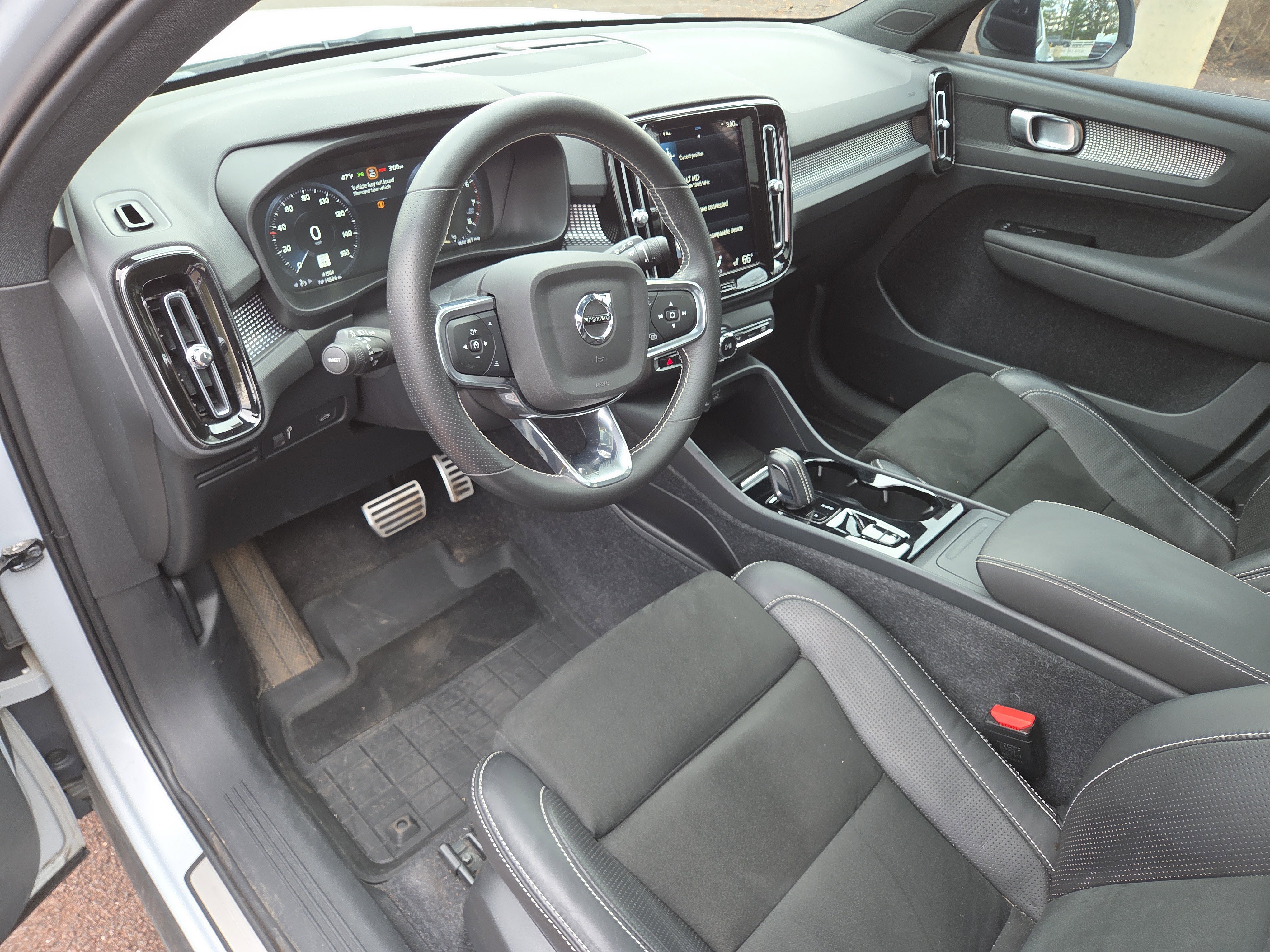 Used 2021 Volvo XC40 T5 R-Design w/ Climate Package image 15