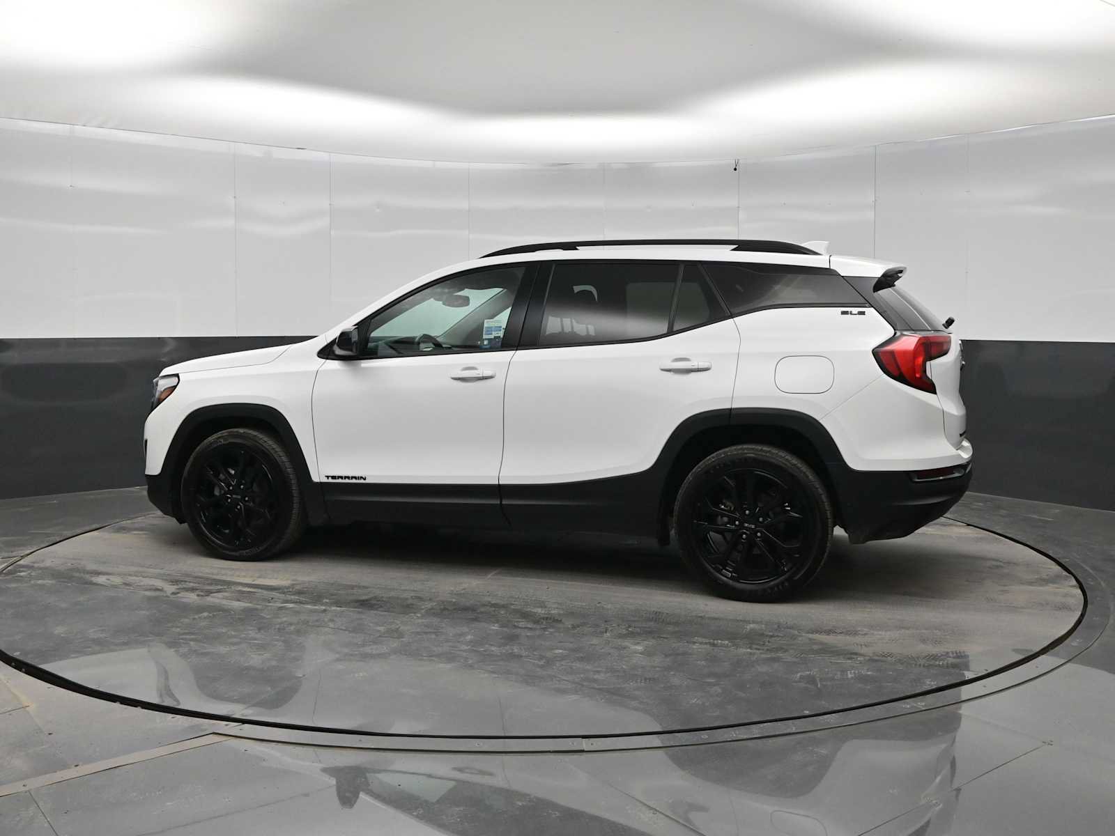 Used 2021 GMC Terrain SLE w/ Driver Convenience Package FWD image 5