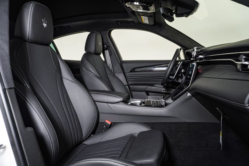 Certified 2025 Maserati Grecale Modena AWD/4WD image 15