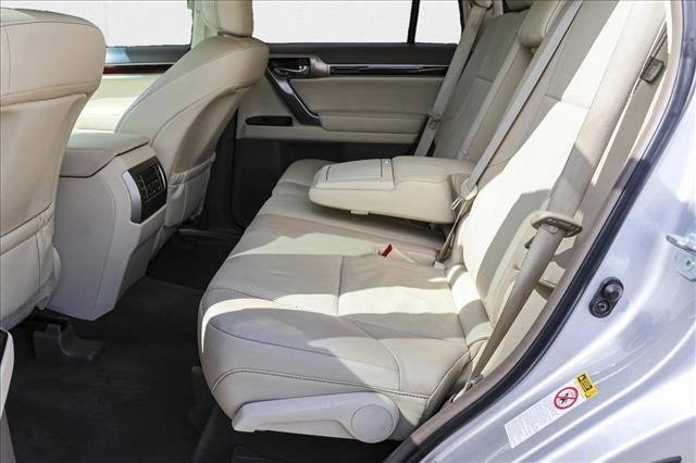 Used 2016 Lexus GX 460 image 26