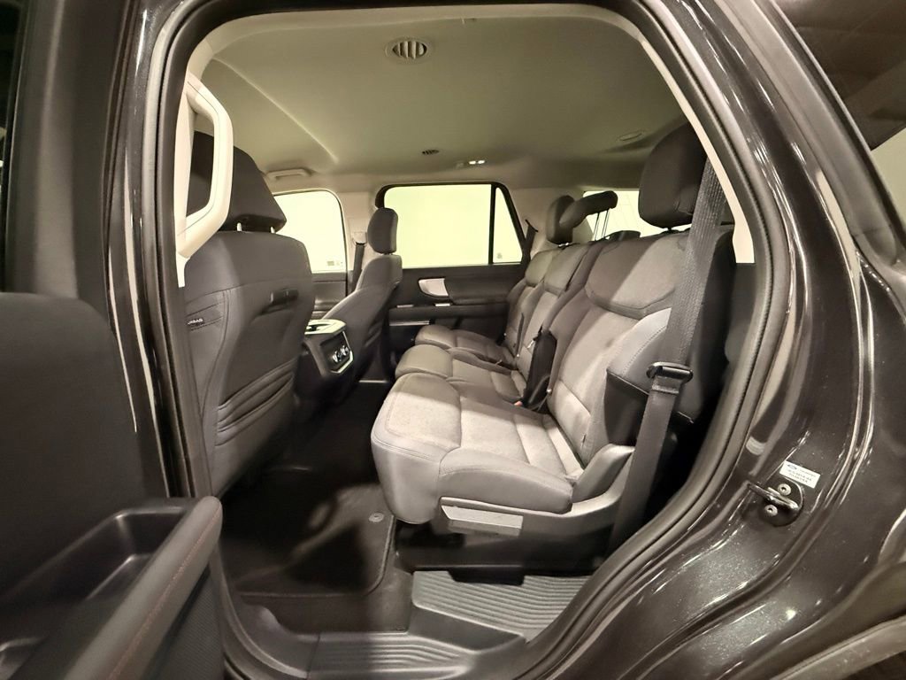 Used 2025 Ford Expedition Active image 17