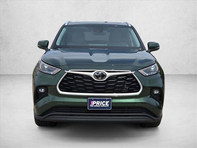 Used 2023 Toyota Highlander XLE FWD video 2