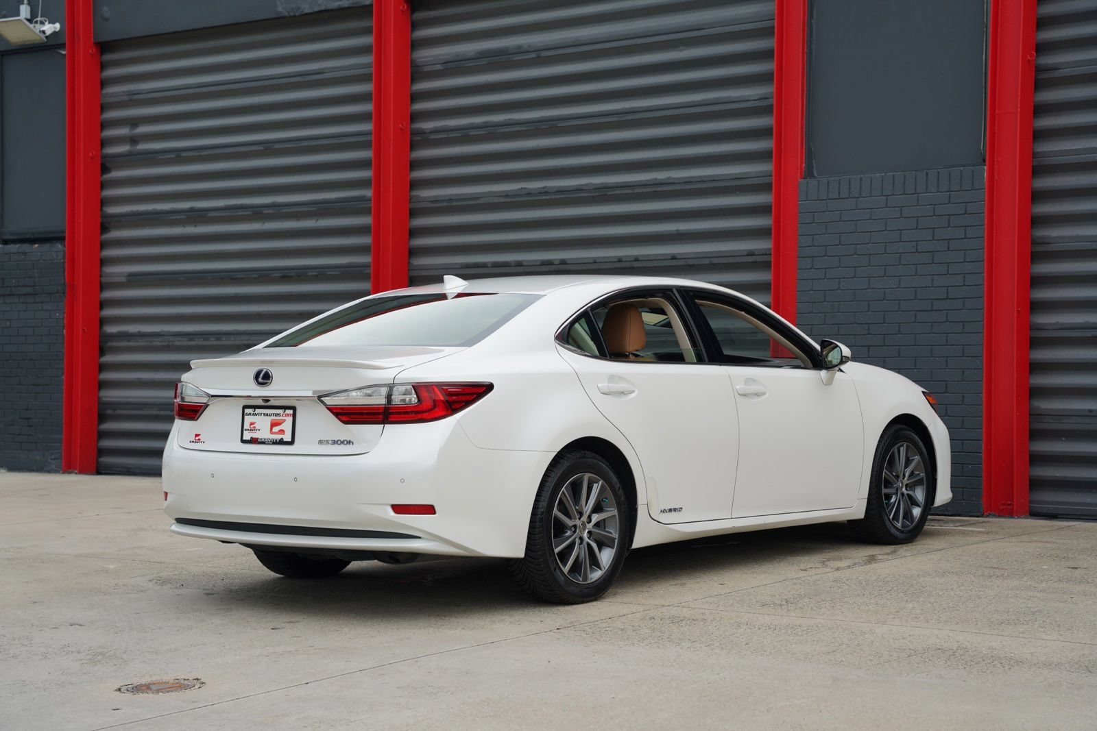 Used 2016 Lexus ES 300h w/ Ultra Luxury Package FWD image 7