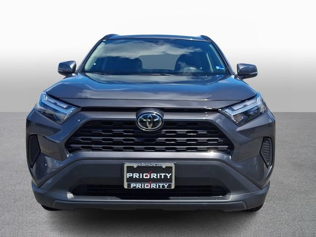 Used 2025 Toyota RAV4 XLE AWD/4WD image 2