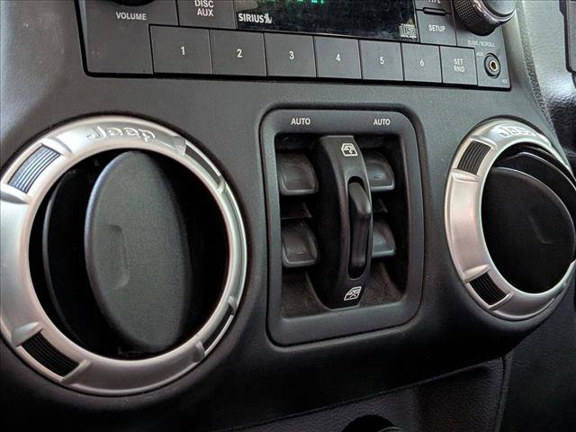 Used 2017 Jeep Wrangler Unlimited Sahara w/ Connectivity Group image 9