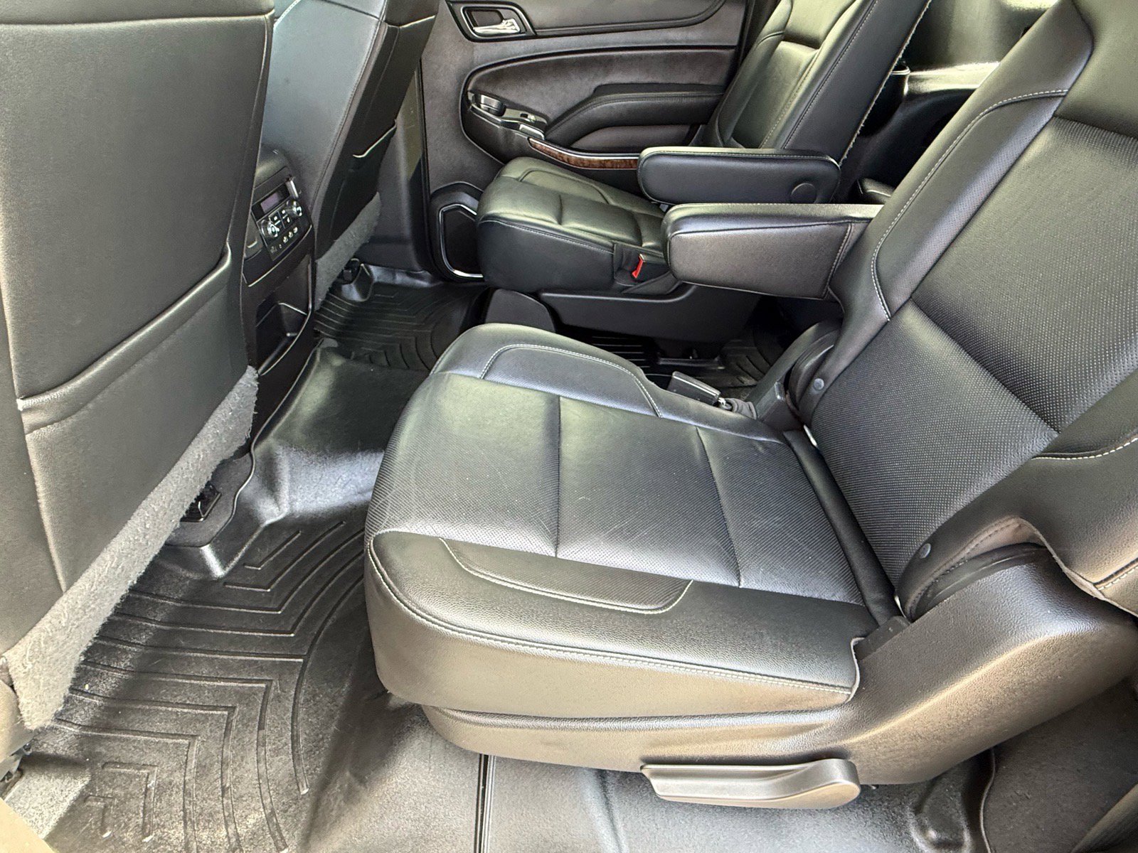 Used 2019 Chevrolet Suburban Premier image 12