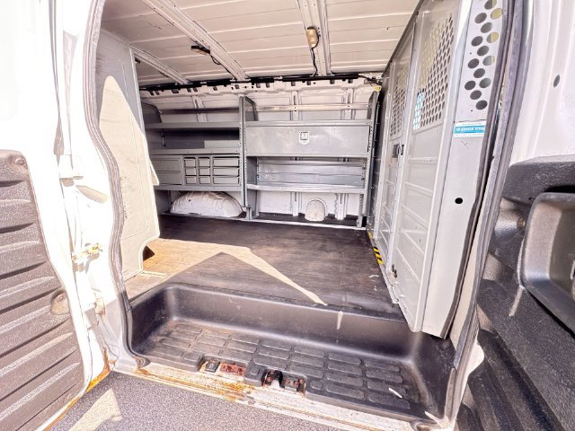 Used 2016 Chevrolet Express 2500 RWD image 23