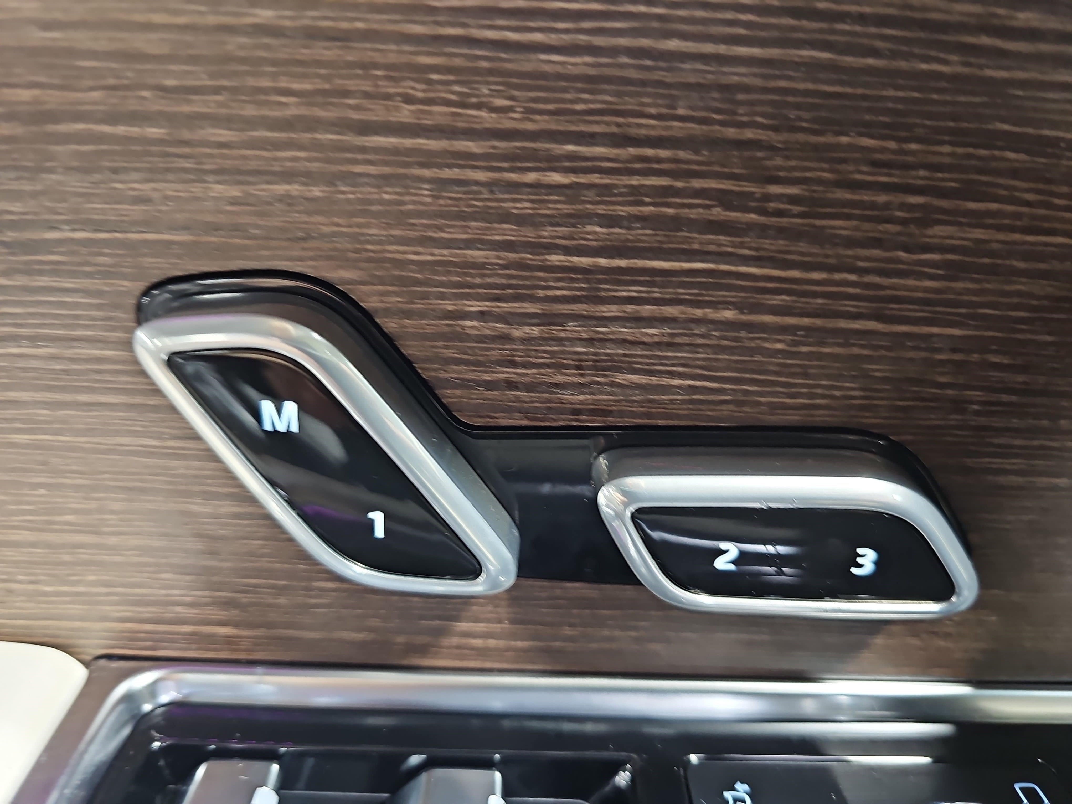 Used 2025 Land Rover Range Rover SE image 31