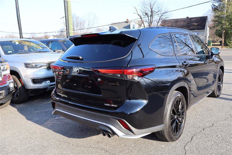 Used 2025 Toyota Highlander XSE image 4
