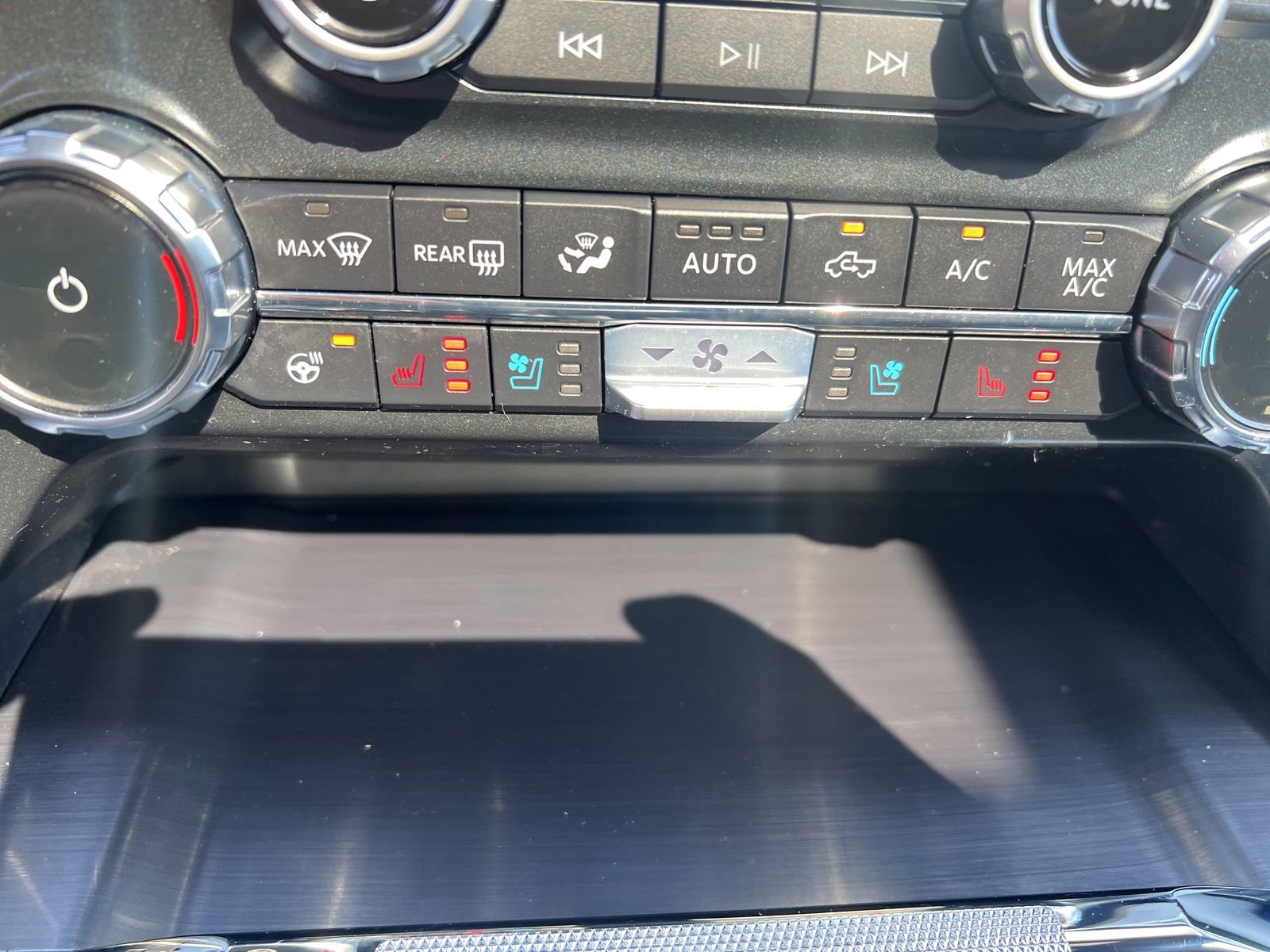 Used 2022 Ford F150 Lariat w/ Equipment Group 502A High image 28