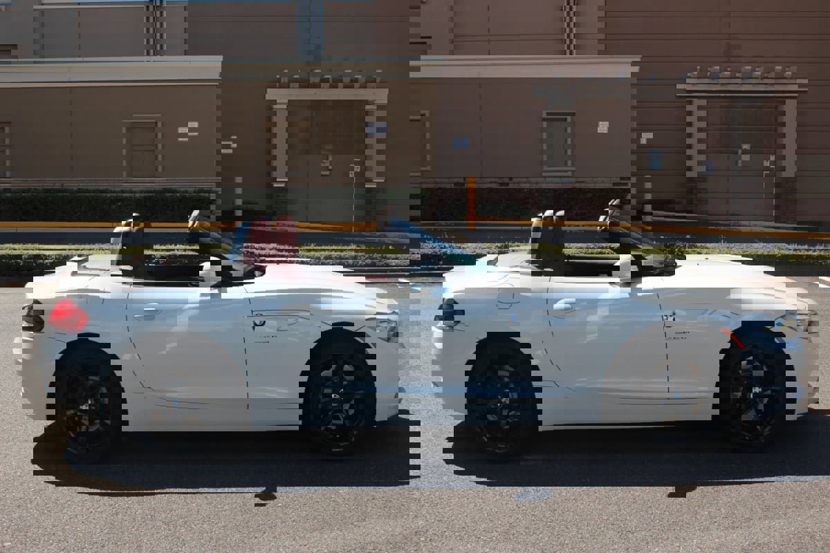 Used 2011 BMW Z4 sDrive30i image 17