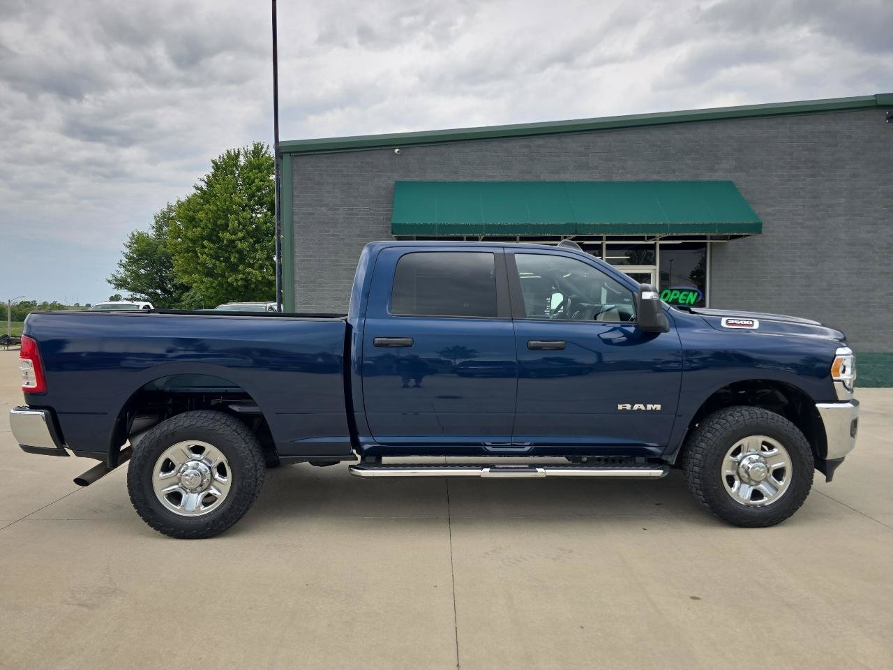 Used 2024 RAM 2500 Big Horn AWD/4WD image 9