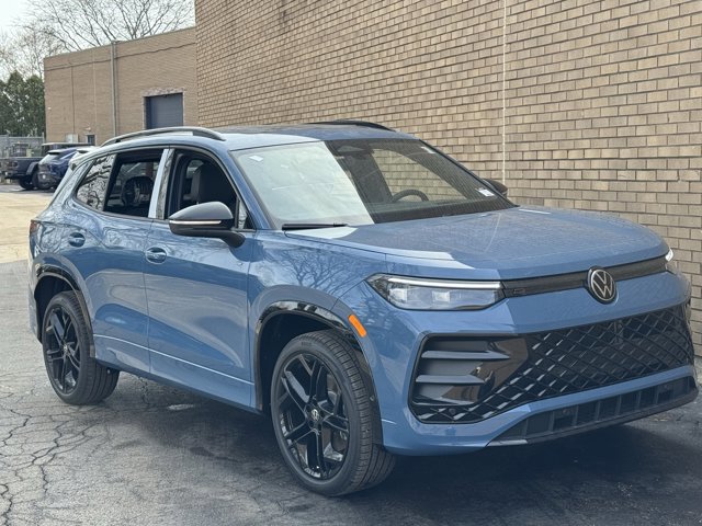 New 2026 Volkswagen Tiguan SE R-Line image 2