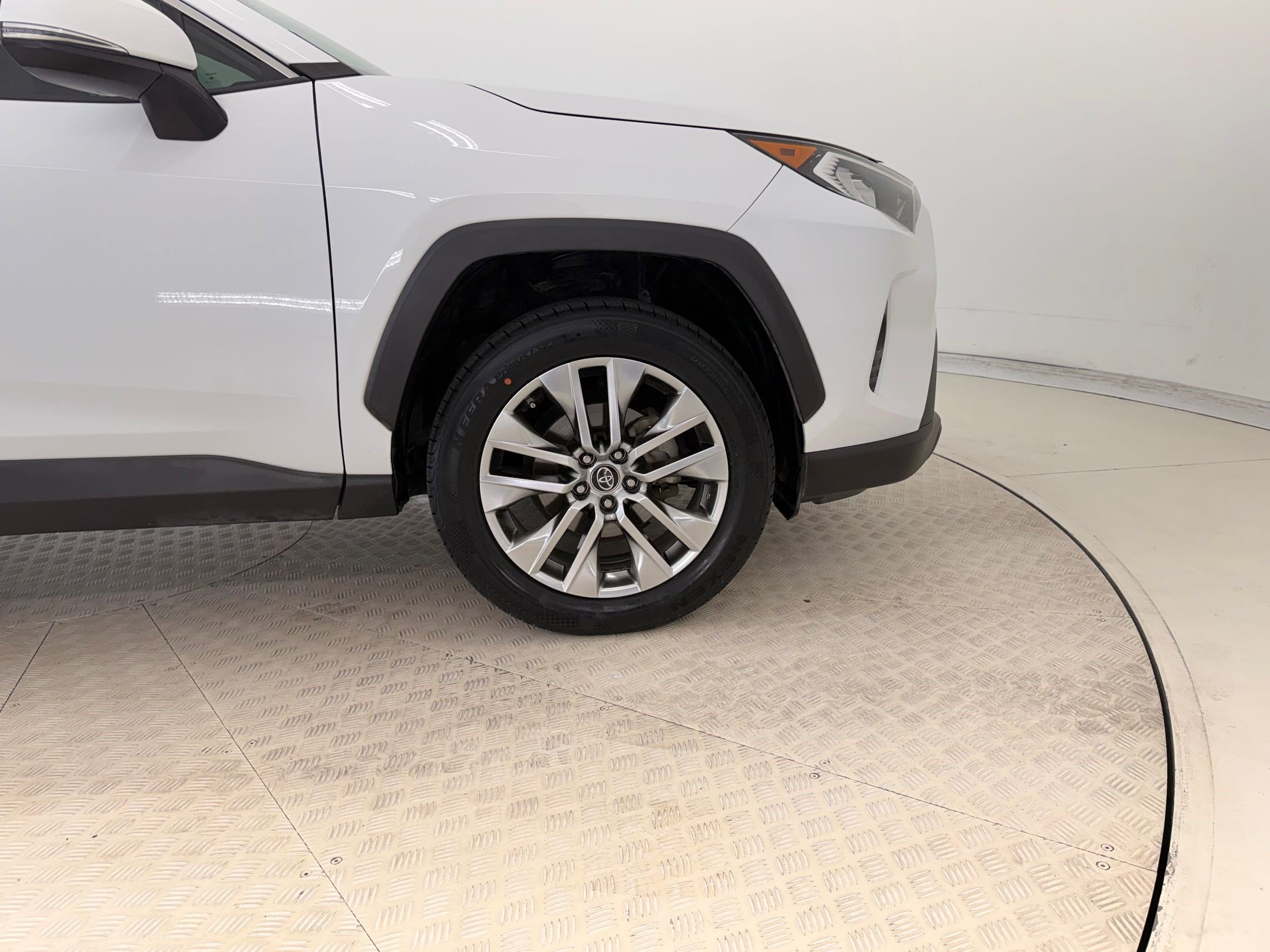 Used 2019 Toyota RAV4 XLE Premium image 28