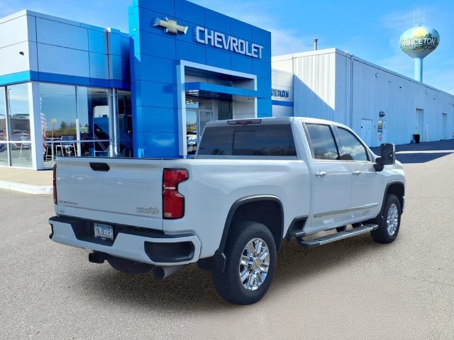 Used 2024 Chevrolet Silverado 3500 High Country w/ Technology Package AWD/4WD image 3