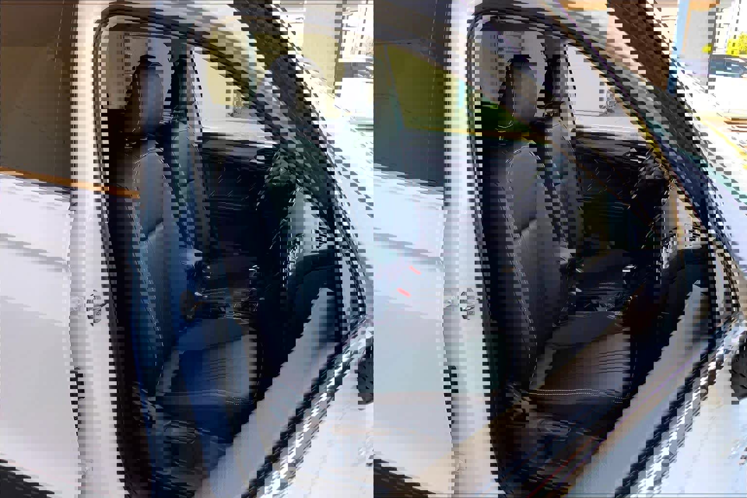 Used 2022 Volkswagen Tiguan SE w/ Panoramic Sunroof Package image 9