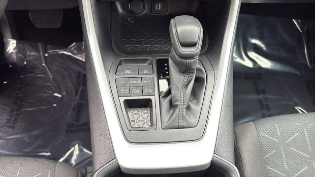 Used 2025 Toyota RAV4 XLE AWD/4WD image 26