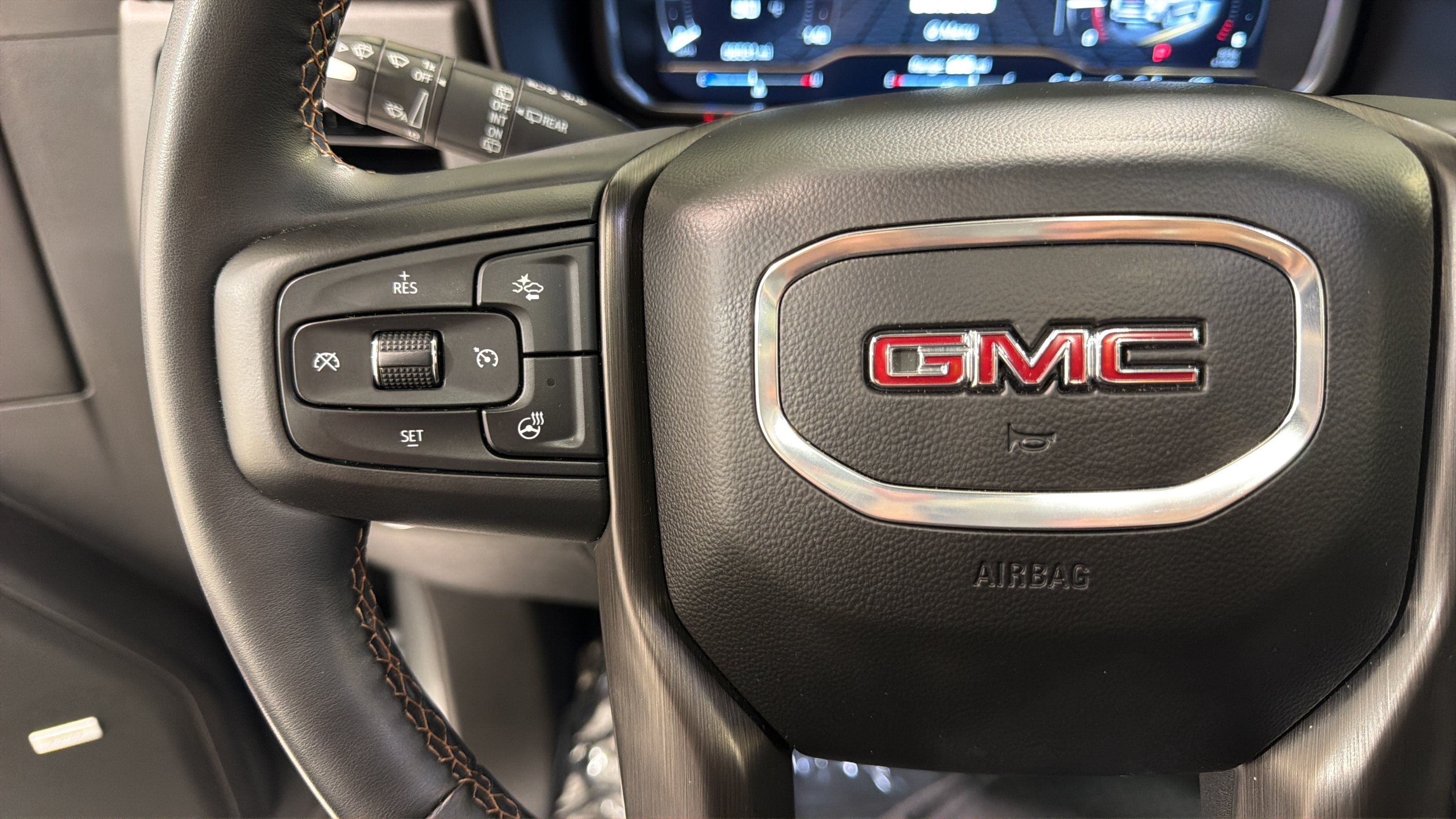 Used 2023 GMC Yukon XL AT4 w/ AT4 Premium Package AWD/4WD image 13