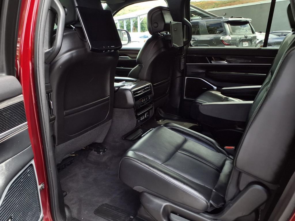 Used 2022 Jeep Wagoneer Series II w/ Premium Group I AWD/4WD image 17