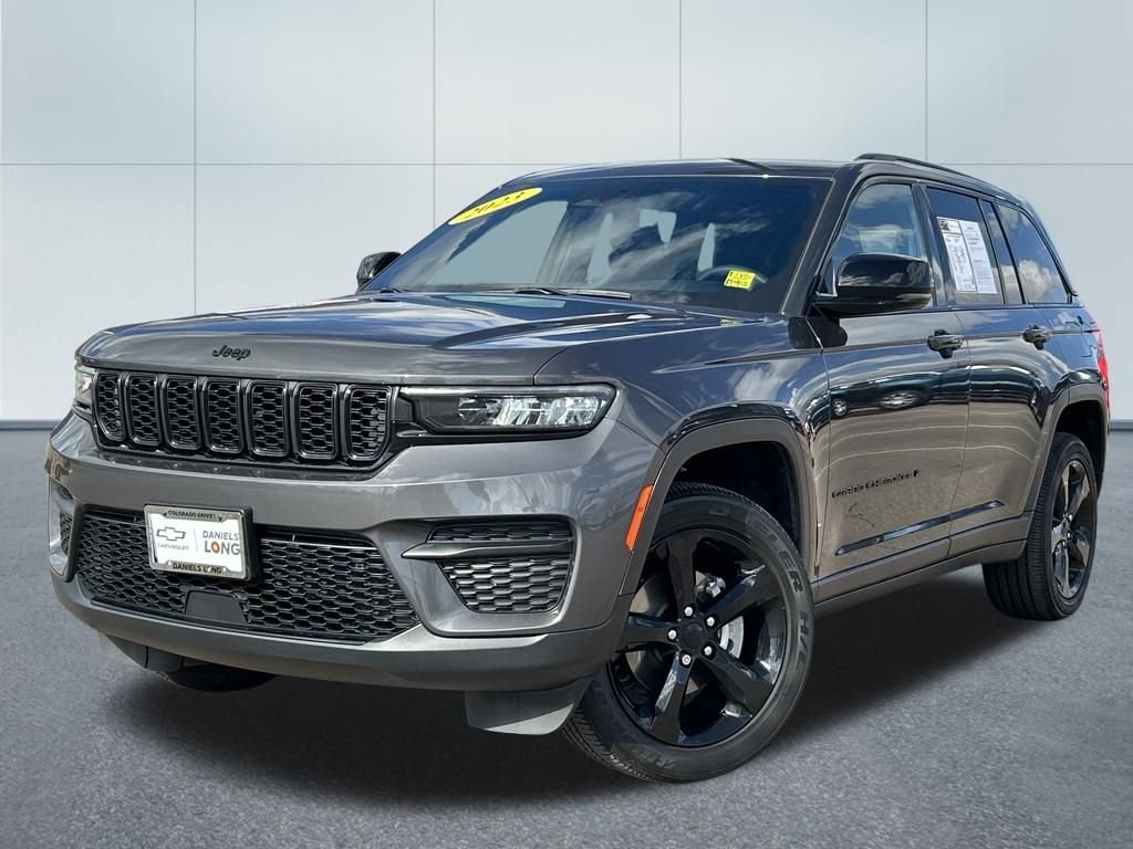 Used 2023 Jeep Grand Cherokee Altitude image 1