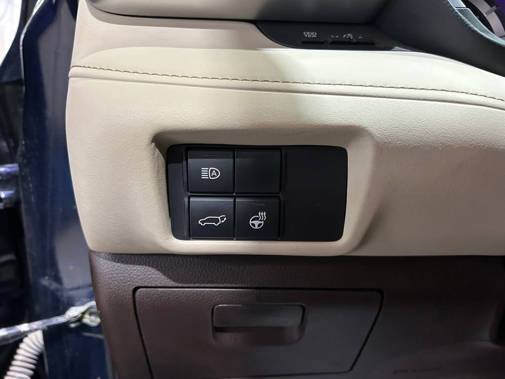 Used 2022 Toyota Highlander XLE AWD/4WD image 20