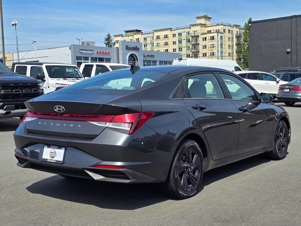 Used 2022 Hyundai Elantra SEL FWD image 7